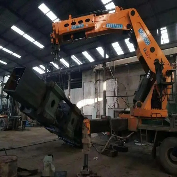 原阳吊车出租谈谈吊车底盘如何保养