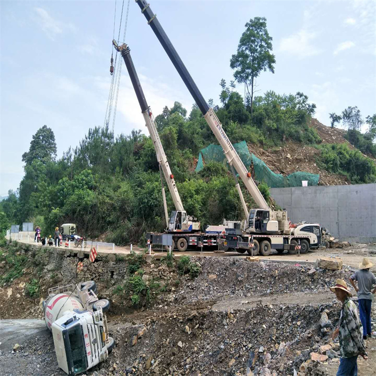 原阳汽车掉沟里叫吊车救援要多少钱